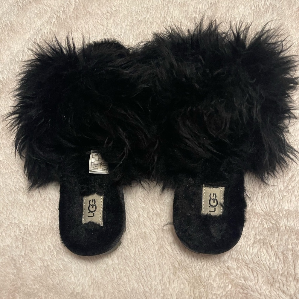 Ugg Fuzzy house slippers sz 6 X-Slide
